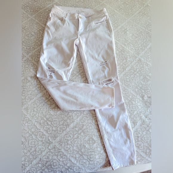 White House Black Market Distressed Skinny Jeans - Picture 1 of 11